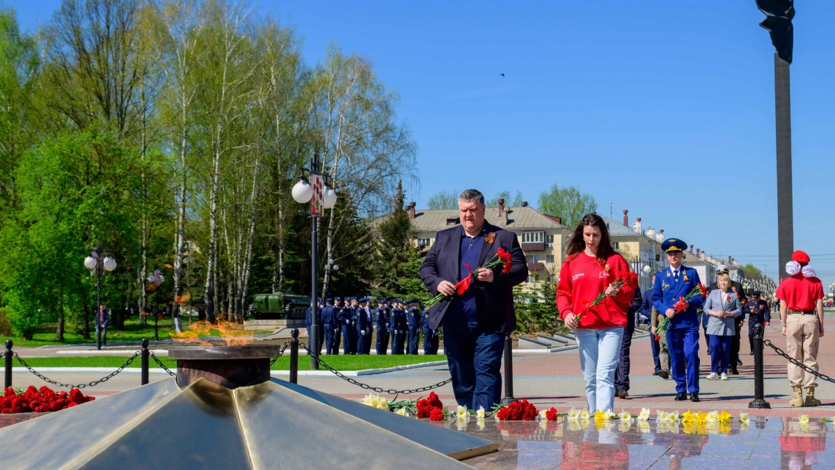 Священный огонь Победы зажгли в Йошкар-Оле