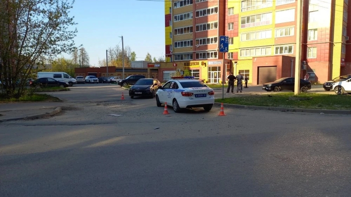 В Йошкар-Оле "Киа Рио" сбила человека на тротуаре