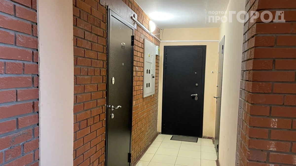 «Россиян массово штрафуют за входные двери?»: за что могут наказать на самом деле — говорят законы