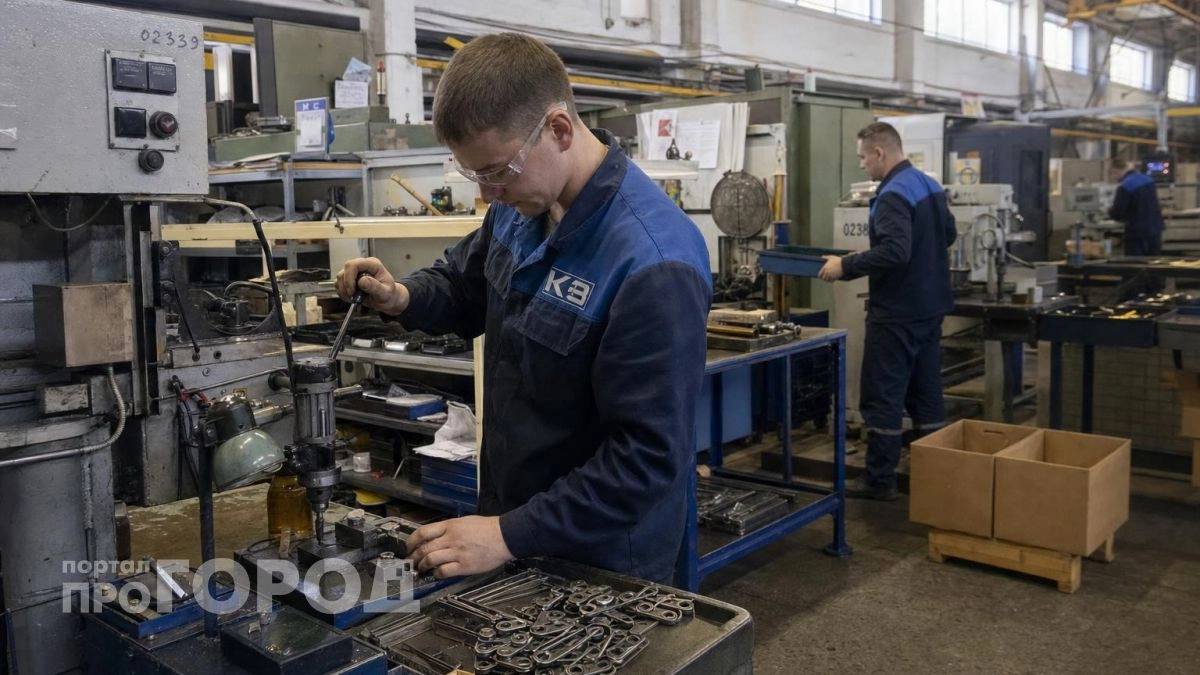 Больше не придется пахать: россиян массово переводят на неполный рабочий день из-за ситуации в стране