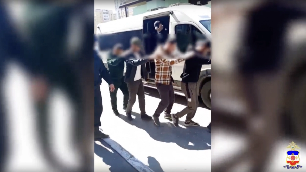 Семерых строителей-нелегалов отправили из Йошкар-Олы на родину