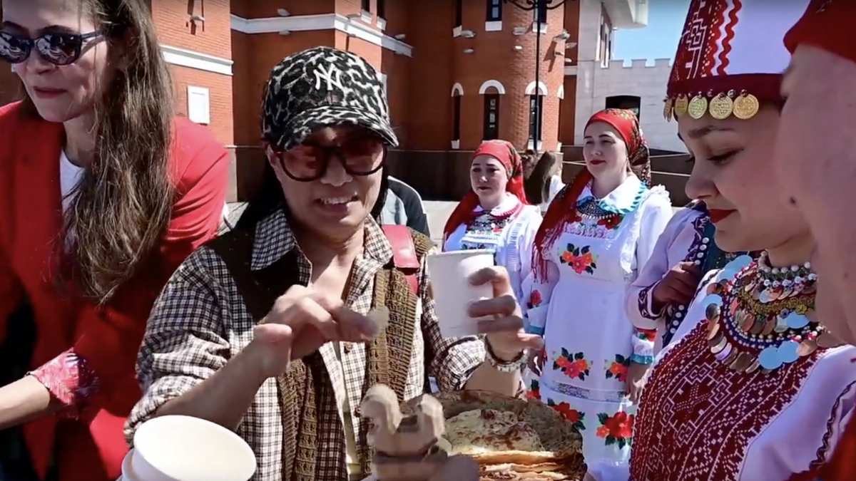 Танцами, песнями и блинами встретили в Марий Эл гостей из Малайзии