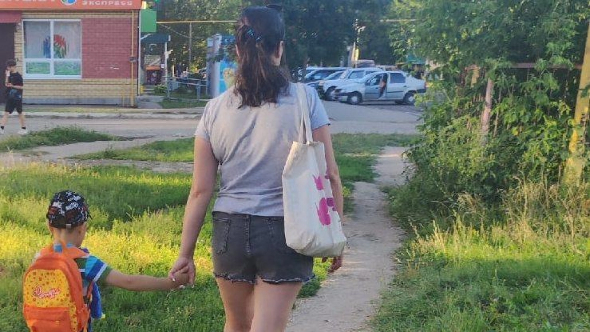Выплаты семье бойца СВО, уголовное дело об аварийном жилье и угроза атаки БПЛА: главные новости за 18 мая