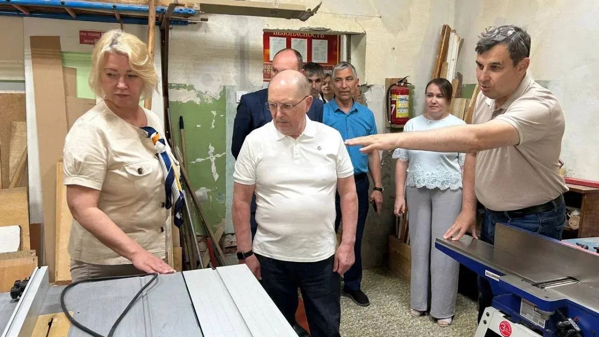Козьмодемьянские дети будут строгать мебель на подаренном чиновниками станке