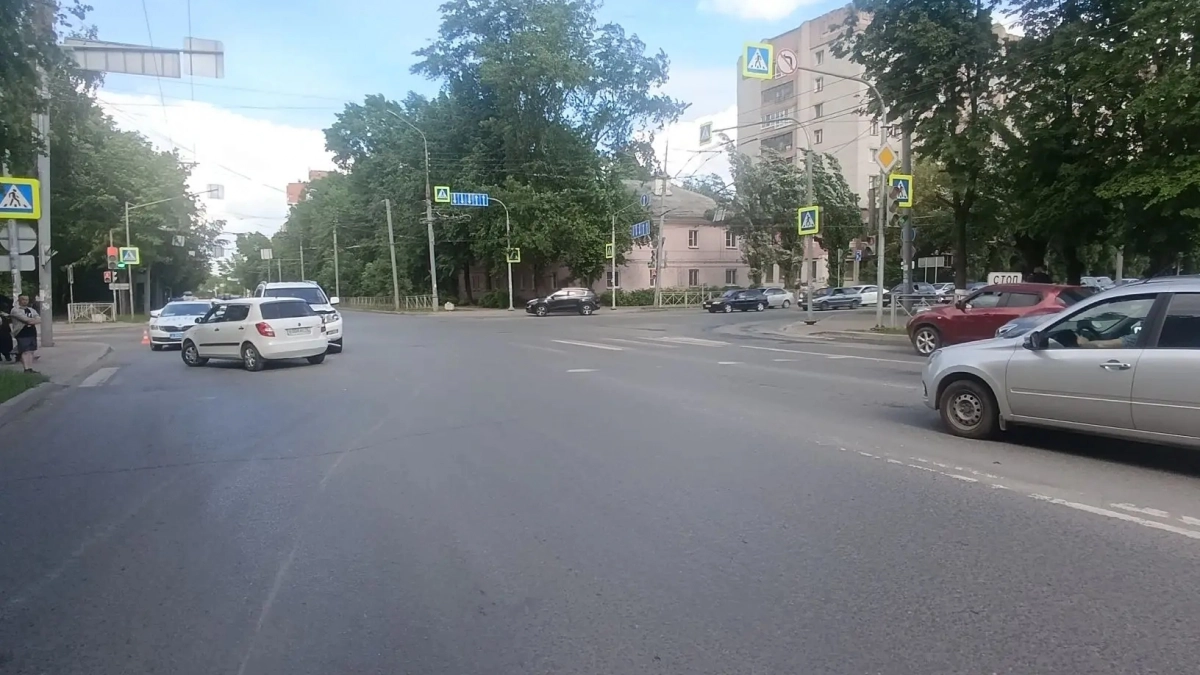 В СНТ Дружба пьяный лихач без прав на Ниве влетел в столб: пострадали два пассажира