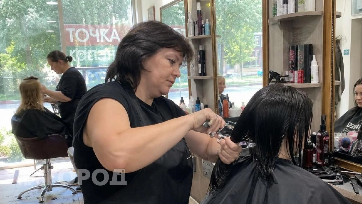 Когда можно стричь и красить волосы в июне: точные даты