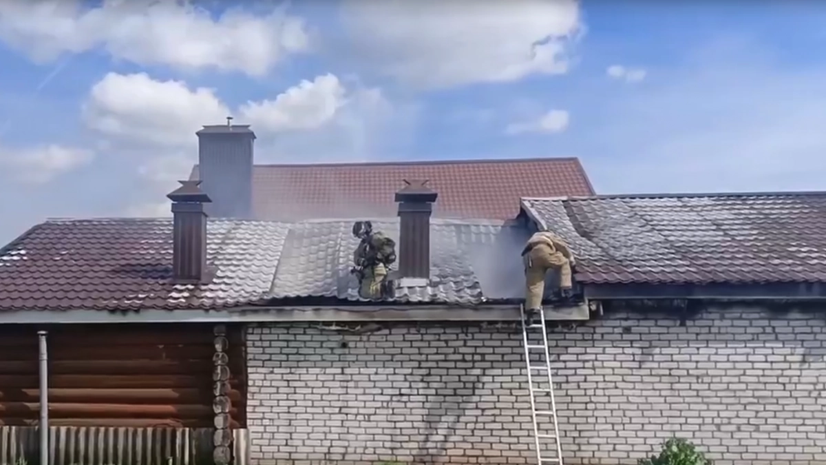 Гараж и автомобиль с иномаркой сгорели в поселке Новый