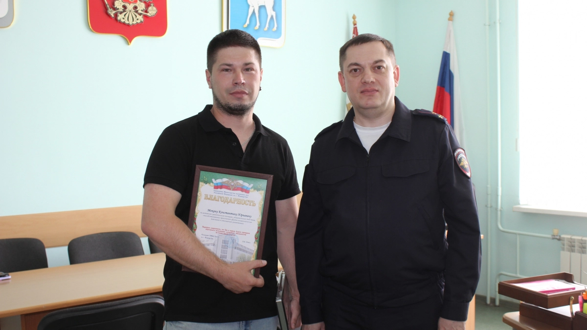Работник автосалона спас йошкаролинца от преступников - его наградила полиция