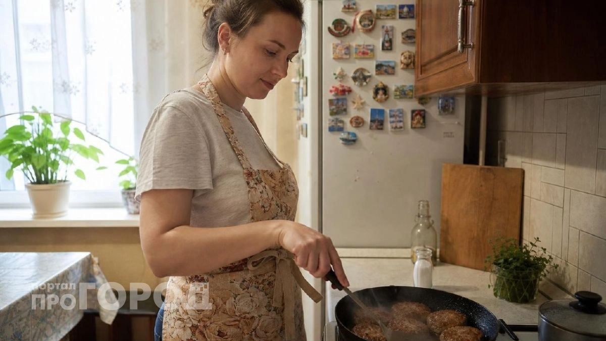 Подсолнечное масло выкинула в мусорку: вместо него жарю в соли - гораздо полезнее