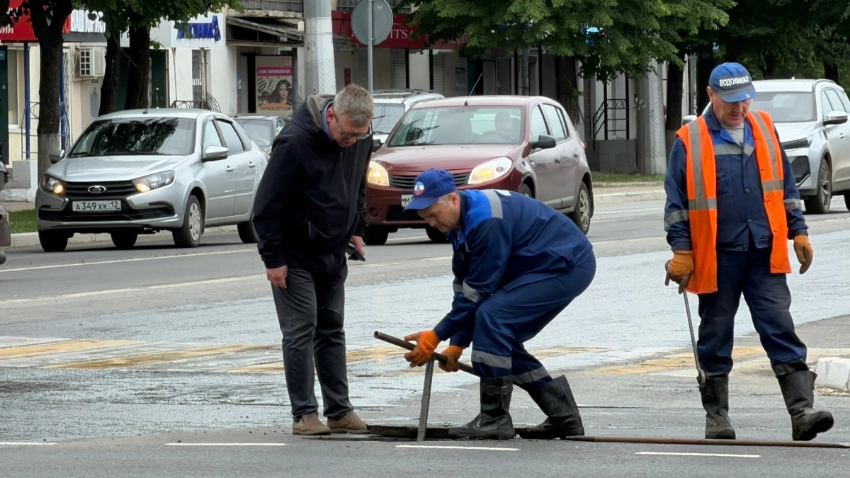 В Йошкар-Оле прорвало водопровод на центральном проспекте