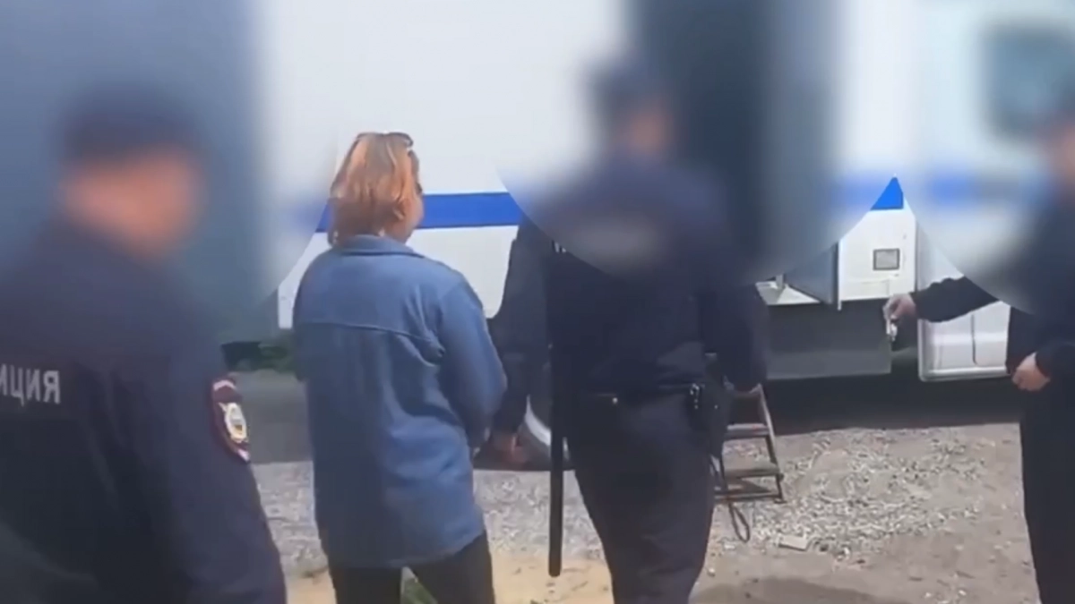 Душила старушку колготками ради денег: буйную женщину наказали в Юринском районе