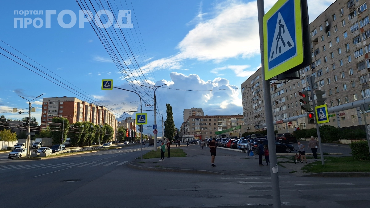 Красный свет, а я еду: разгадываем загадку светофора со стрелкой прямо — многие ошибаются