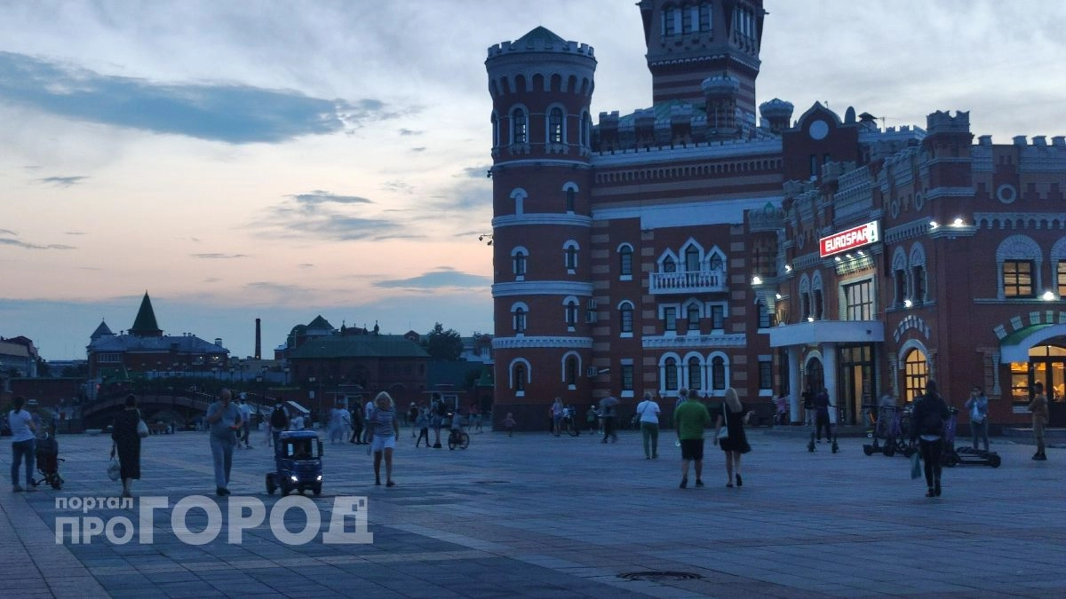 Вся Йошкар-Ола будет гулять на Дне России: шоу парашютистов, ярмарка овощей и рок-концерт - афиша