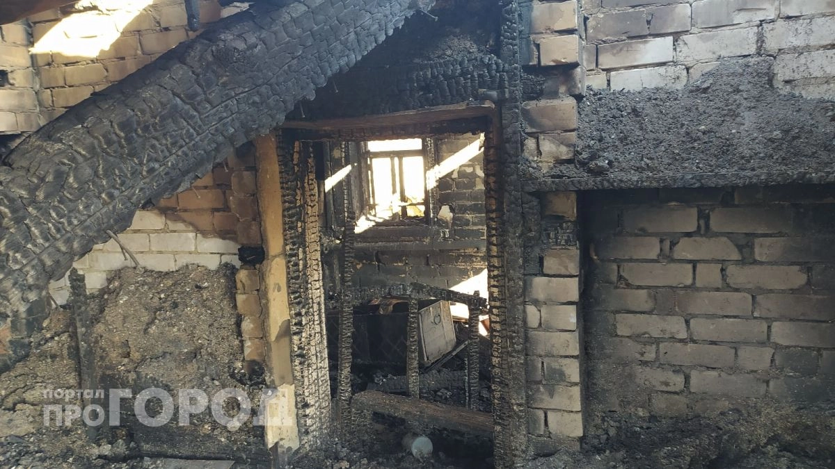 Вывели из-под огня 20 автобусов и погрузчиков: как тушили крупный пожар в Волжске