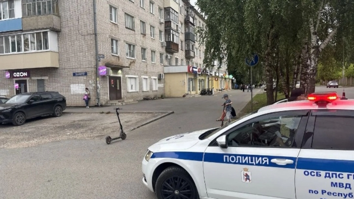 Йошкаролинец на электросамокате на скорости сбил двух взрослых и годовалого ребенка