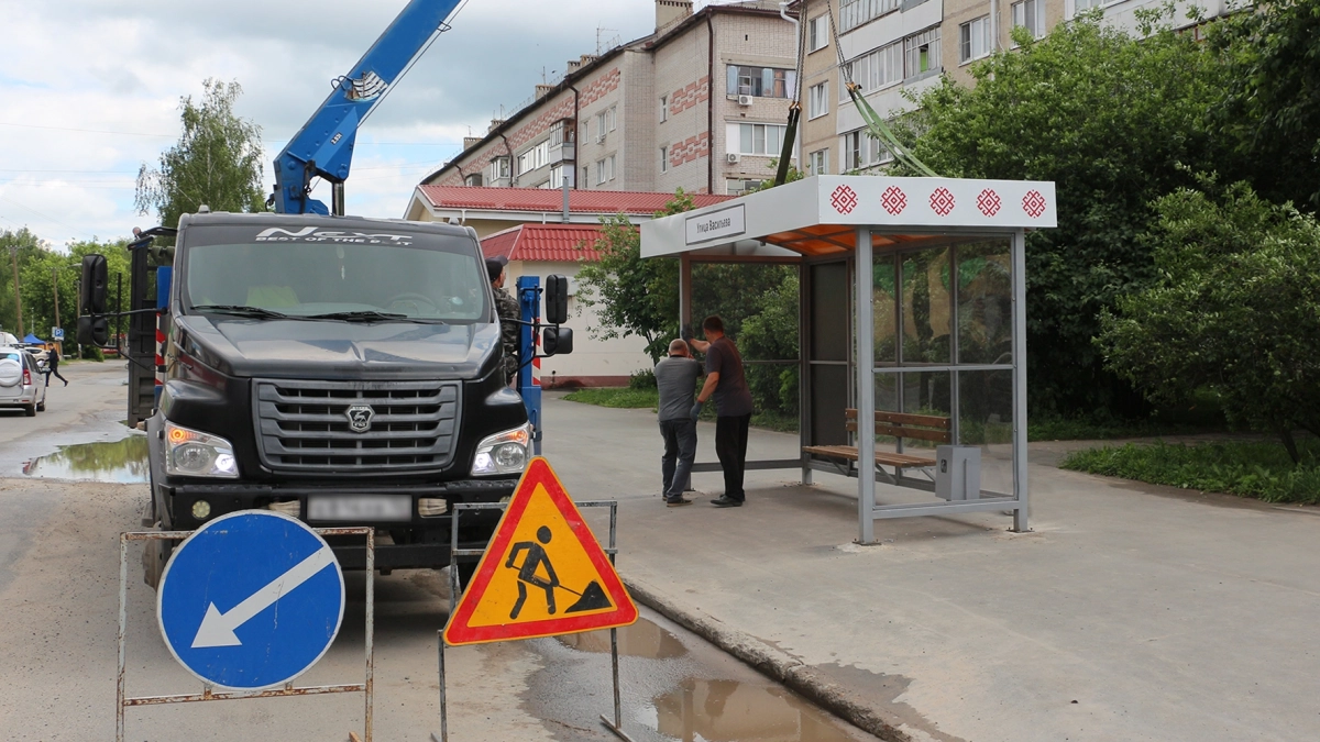 Заключенные снабжают Йошкар-Олу остановками: 20 уже установлено