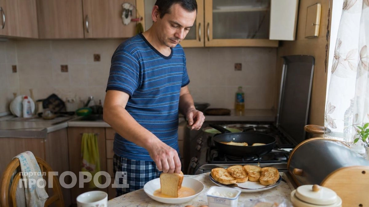 Макаю батон в яйцо — и жарю на сковороде: сытные творожные гренки с хрустящей корочкой за 15 минут 