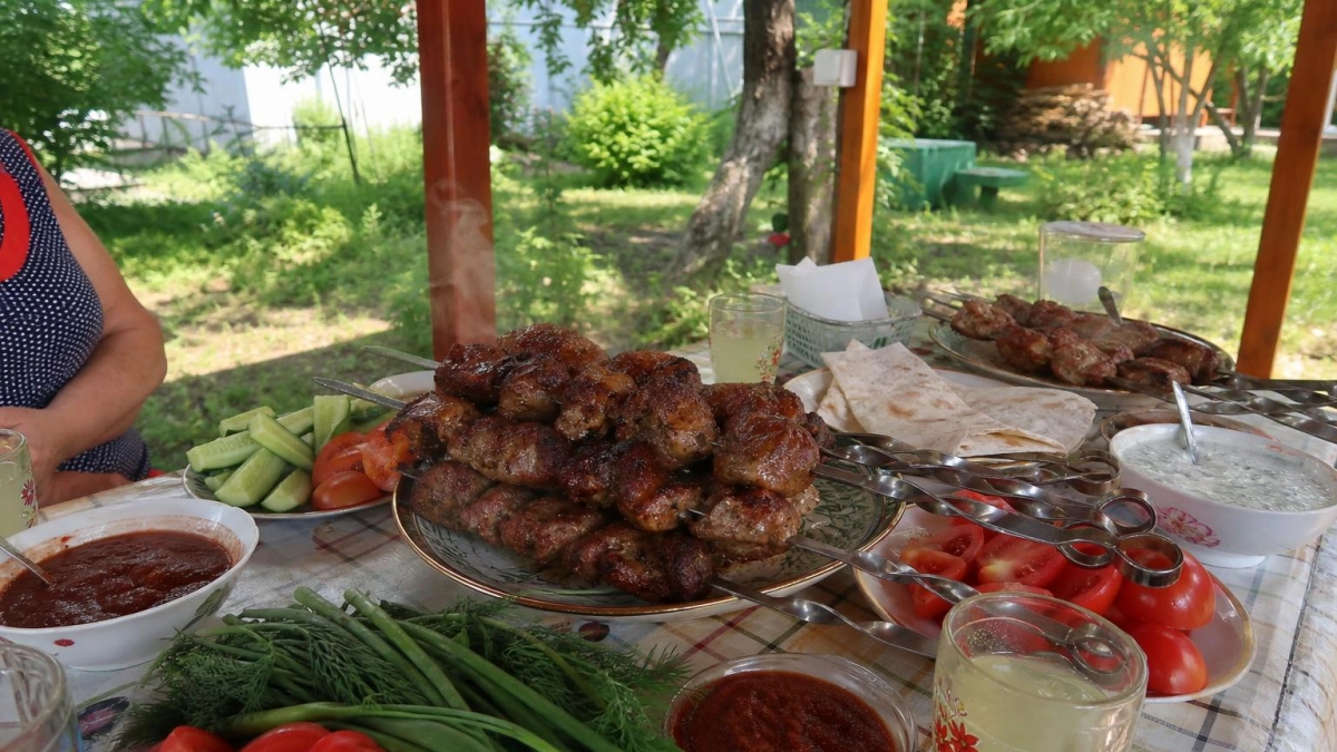 Мясо без капли масла и канцерогенов: кавказский способ жарки на "воздушной подушке"