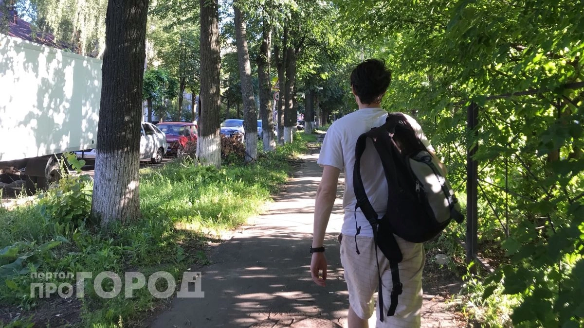 Знакомый обчистил банковский счет жителя Волжского района, пока тот спал