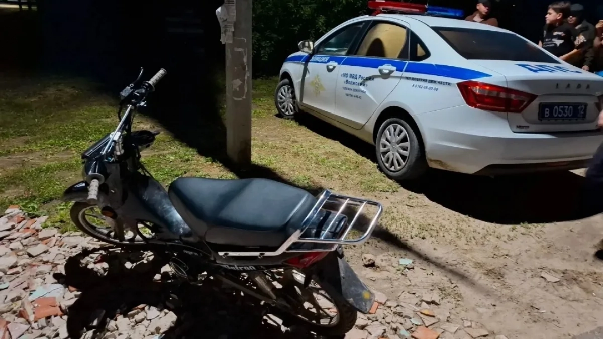 В Волжском муниципальном округе автоинспекторы задержали 13-летнего подростка на мопеде