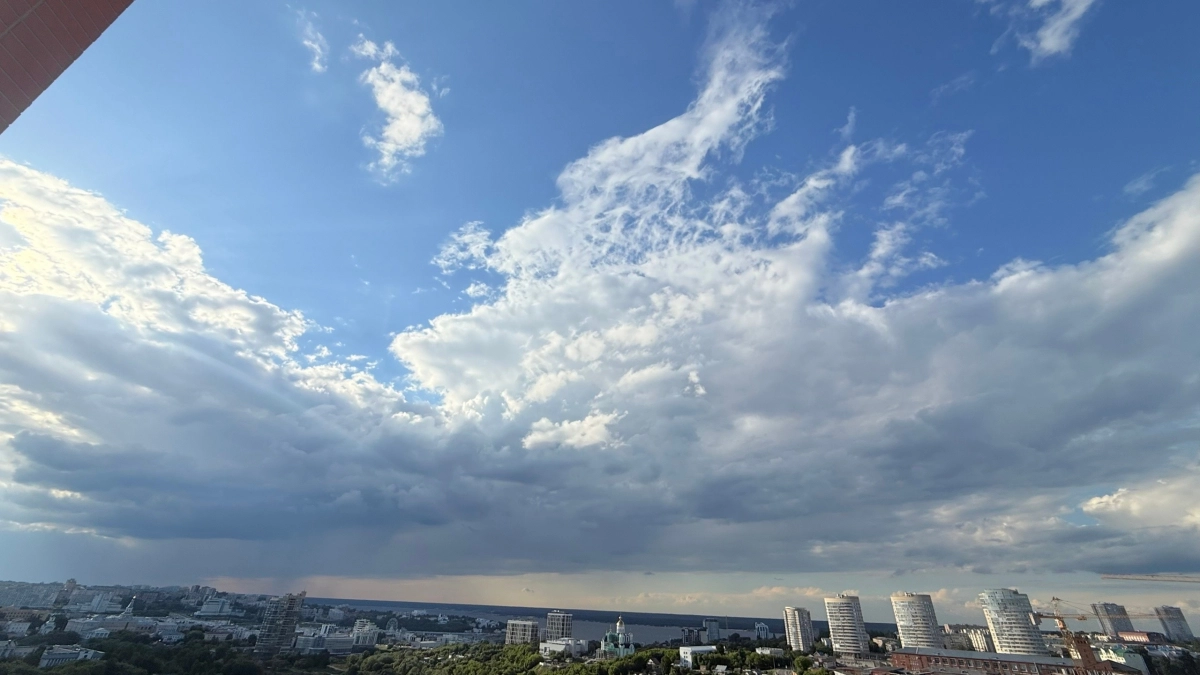 Не открывайте окно: грозовой фронт уже на подходе — что готовит погода для города