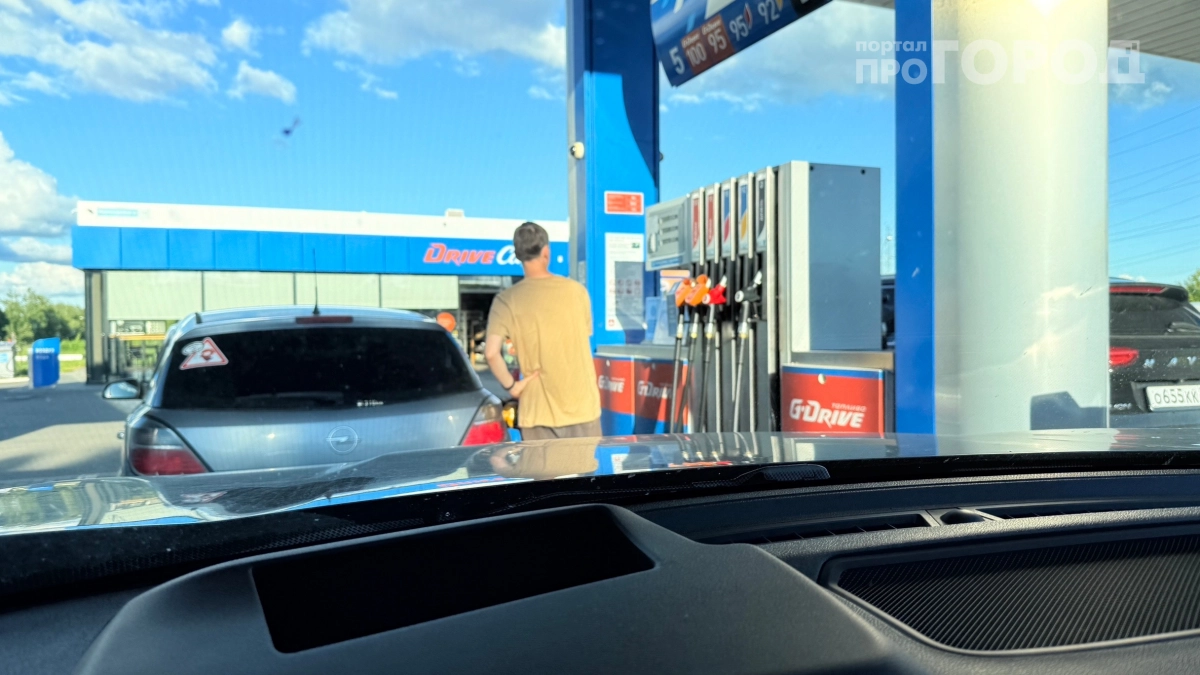 В ГАИ поставили точку: в какую тару можно наливать бензин — официальные требования