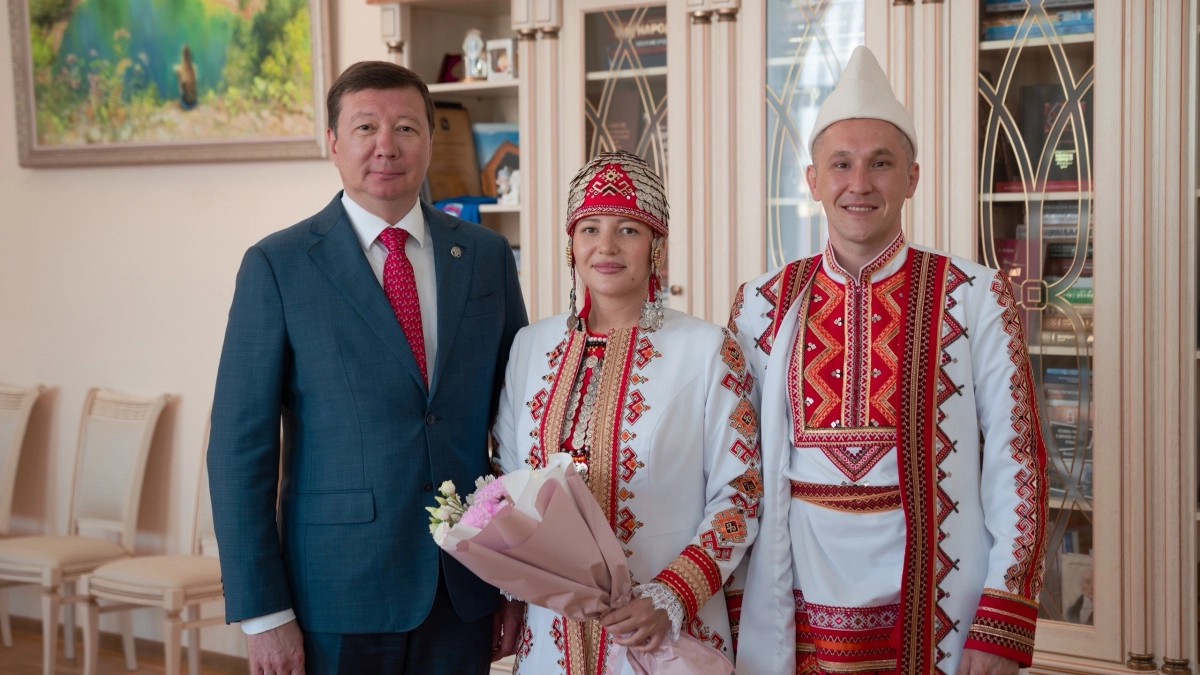Пара из Медведевского района стала частью грандиозного свадебного фестиваля в Москве
