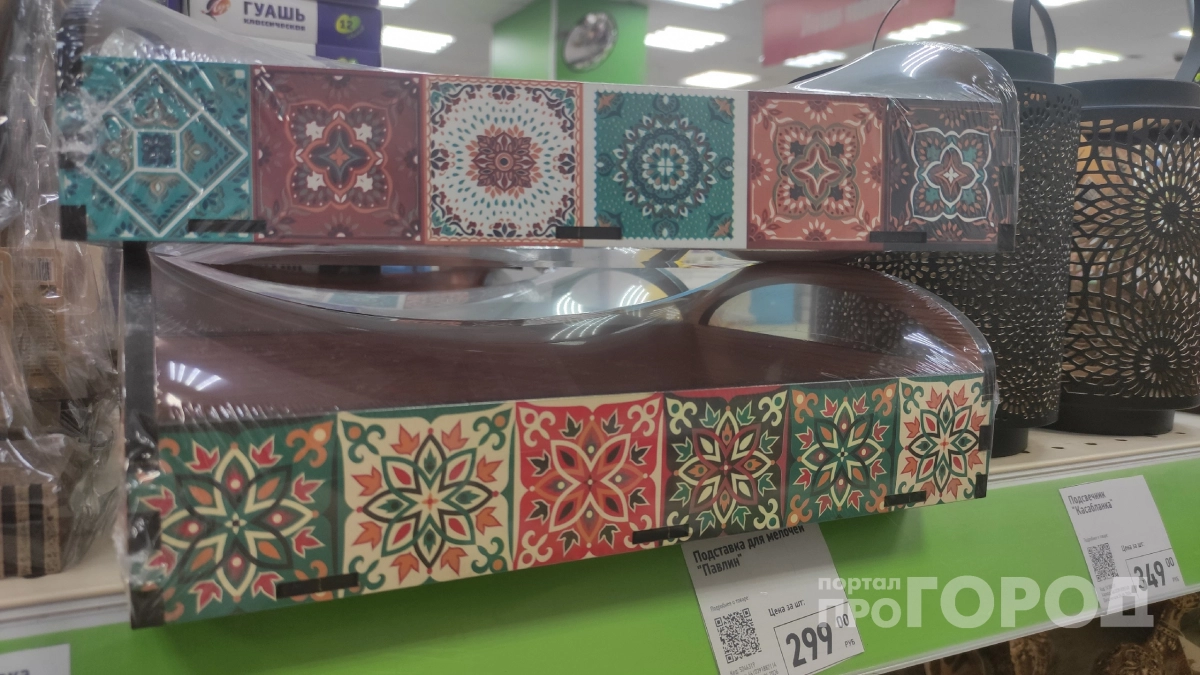 "Павлиньи" подставки в Fix Price завезли очень кстати: сразу взяла 3 штуки - вот как применила их на даче