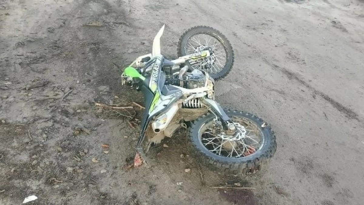 В Сурке разбился пьяный гонщик на питбайке и попал в реанимацию