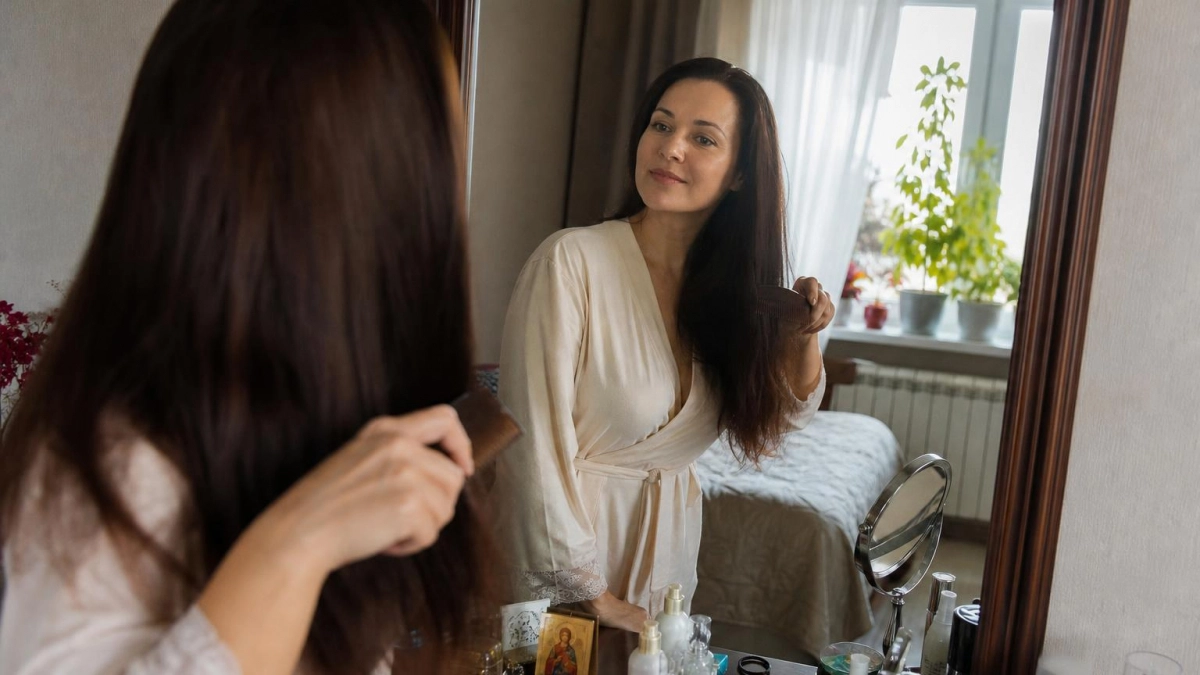 Волосы как пакля больше не в моде: 5 привычек, из‑за которых они выглядят старше вас