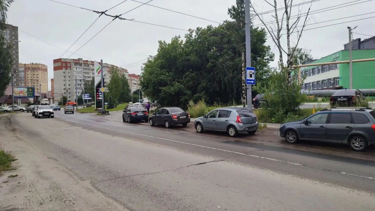 В Йошкар‑Оле очереди на заправках растянулись на сотни метров: «Не все равны в этой ситуации»
