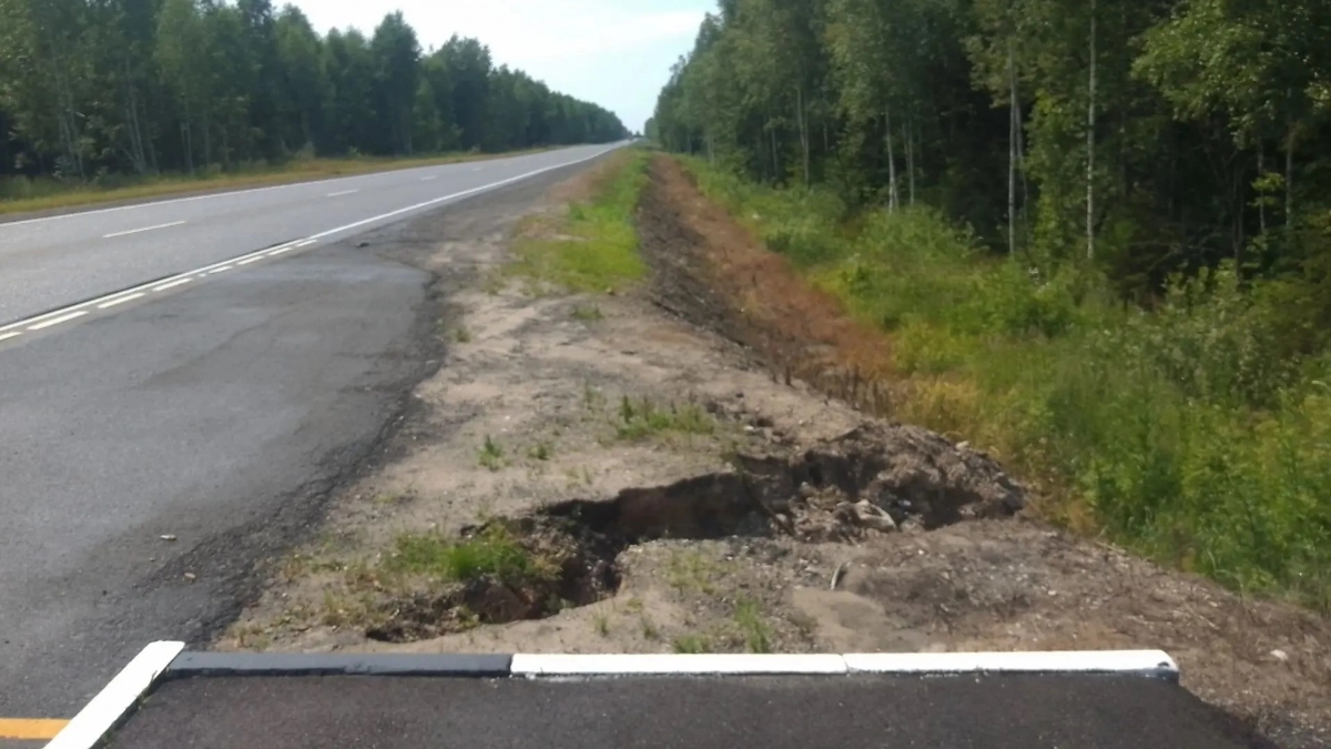 В Марий Эл засыпали опасные промоины на трассе после затяжных ливней