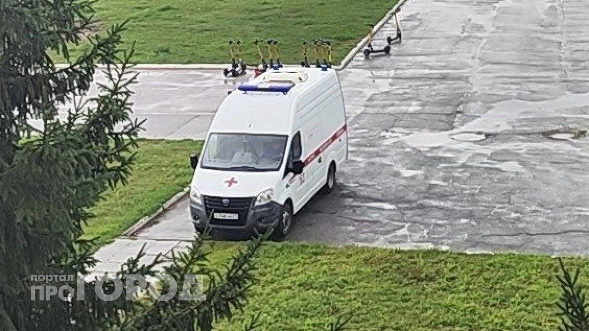 Двухлетняя девочка выбежала на дорогу под колеса иномарки в Руэме