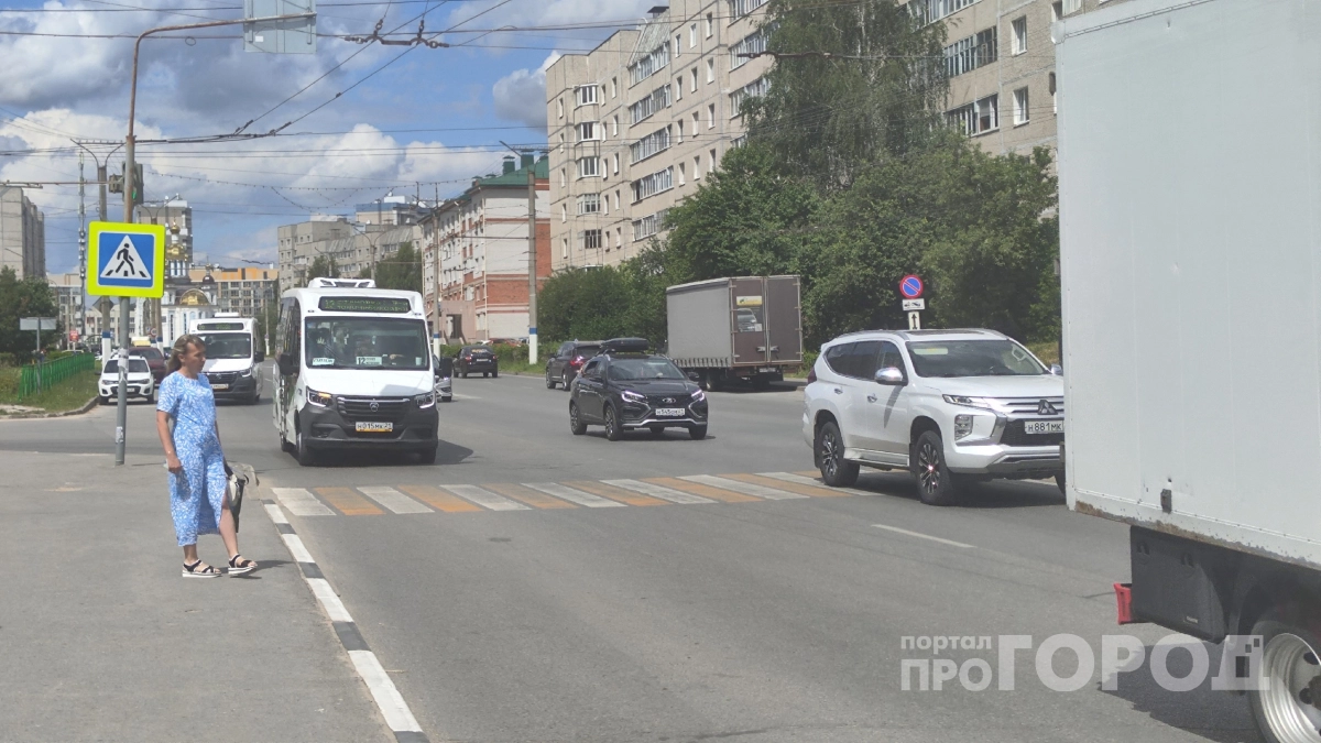 Стоп-линия позади, а на светофоре уже красный: сдавать назад или стоять — в ГАИ дали чёткий ответ