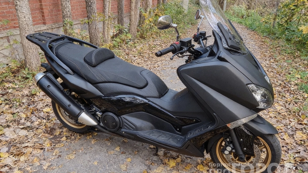Темная лошадка с забегом из Японии: как TMAX530 неожиданно стал королем максискутеров