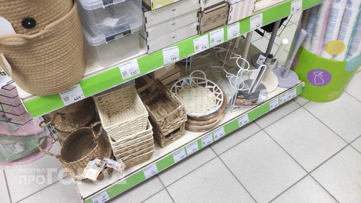 Купила в Fix Price деревянные корзинки и хитро приспособила на даче для веранды: все соседи просят дать мастер-класс