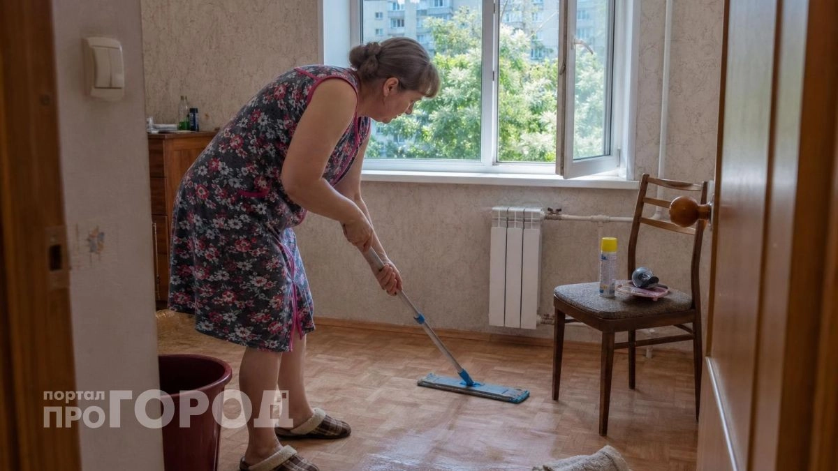 Неожиданный фаворит из «Магнита»: дешёвое средство, которое возвращает полу новый вид без агрессивной хлорки