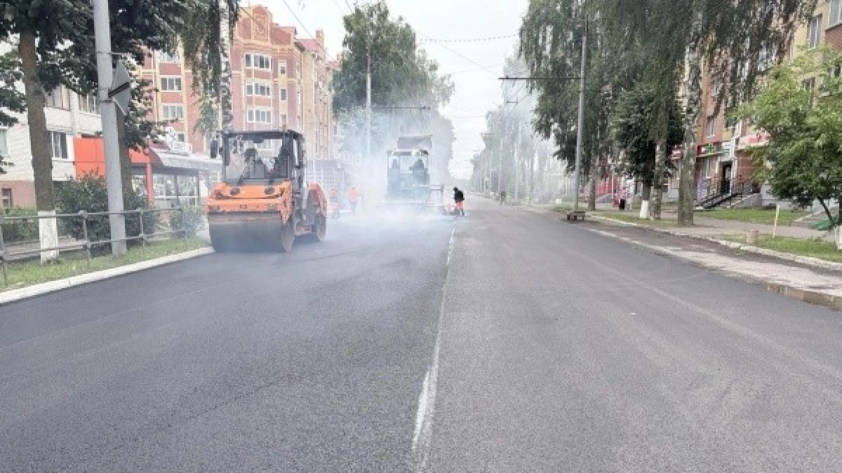 Важную дорогу к больнице привели в порядок в Медведево