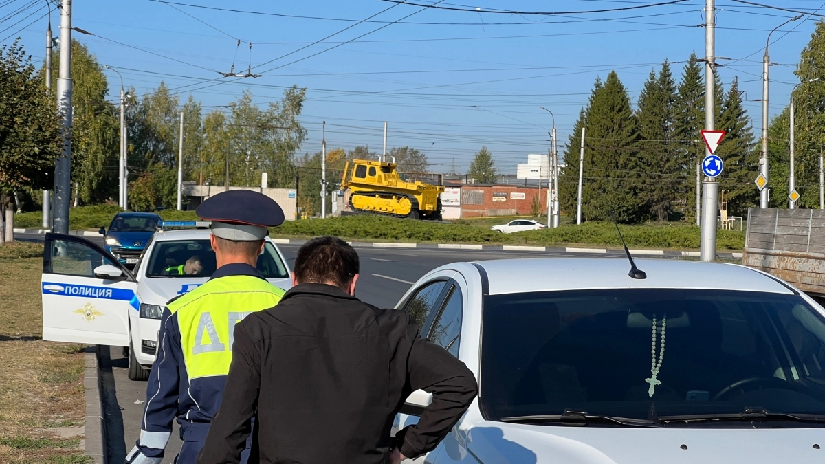 Спокойно ехал, а в итоге чуть не лишился прав: вот какие 3 штрафа можно получить при разговоре с инспектором