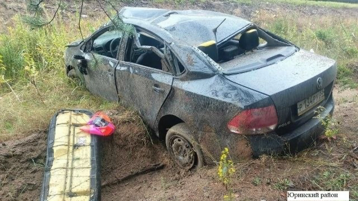 В Юринском районе иномарка улетела в кювет: водитель и его дочь оказались в больнице