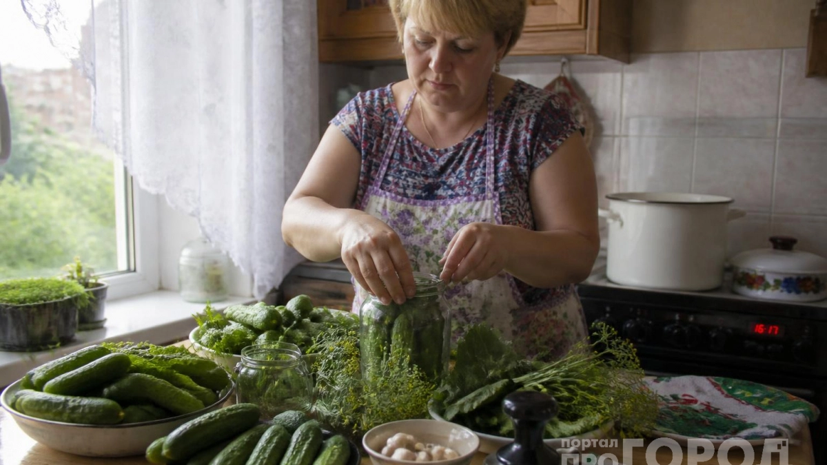 Так не маринуют даже старожилы: узнала рецепт "Монастырских" огурчиков - так хрустят, что от банки не отойти