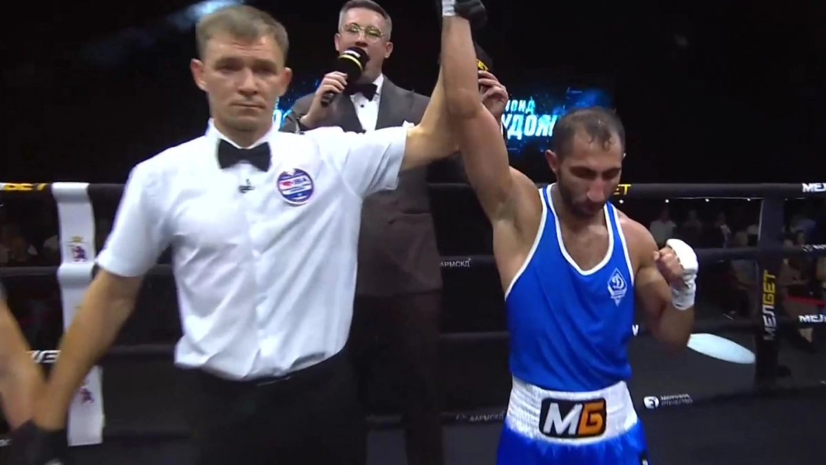 Боксер из Марий Эл проиграл в первом поединке за Кубок двукратного чемпиона мира Раимкуля Малахбекова