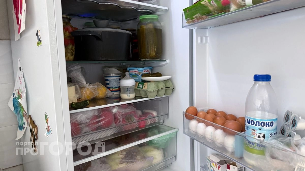 Провоняет весь холодильник: эти 3 продукта категорически нельзя класть рядом