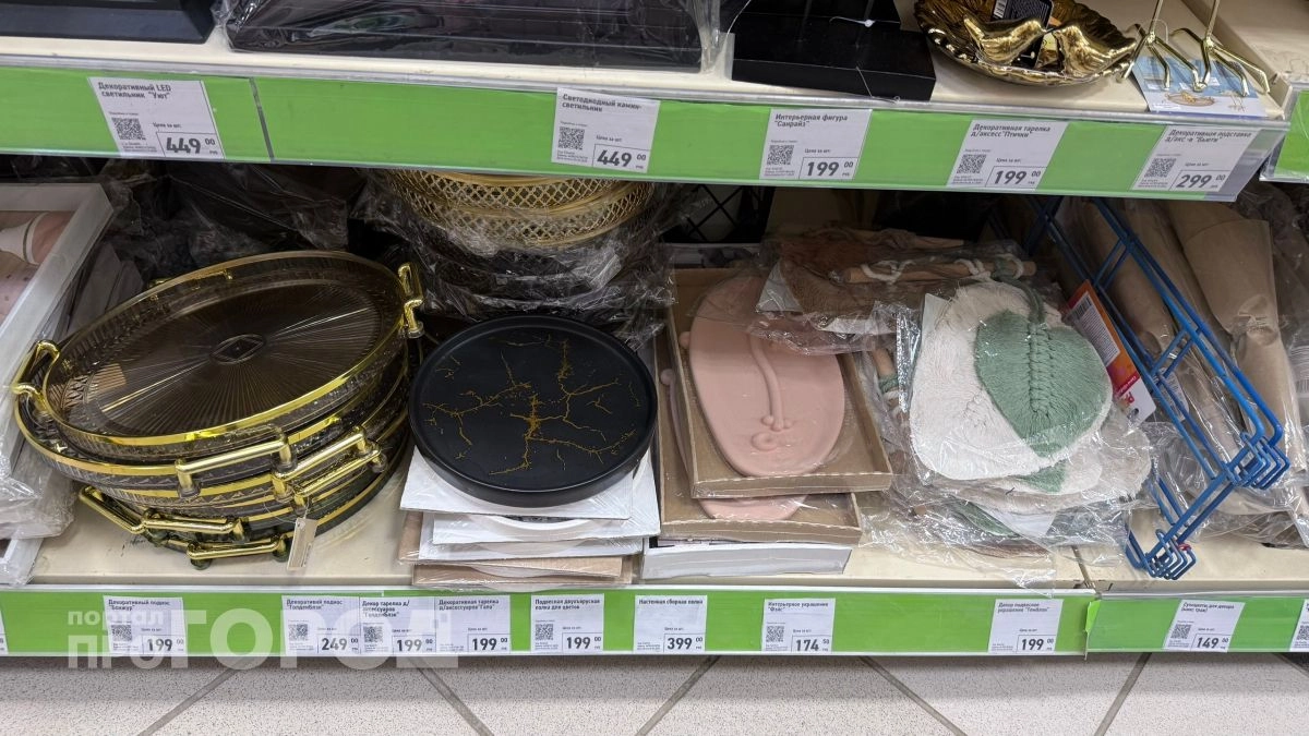 Купила в Fix Price обычный поднос и превратила его в стильный столик для завтрака: соседи умоляют продать идею