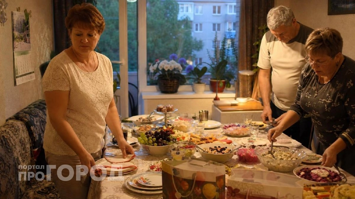 Семейные застолья больше не в моде: почему лучше никого не приглашать домой