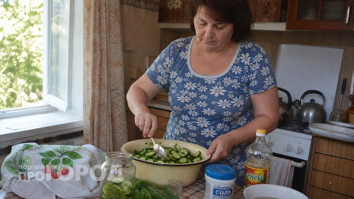 Пикантные хрустящие огурчики как из Мака: гости отрывают друг у друга с руками - идеальный рецепт