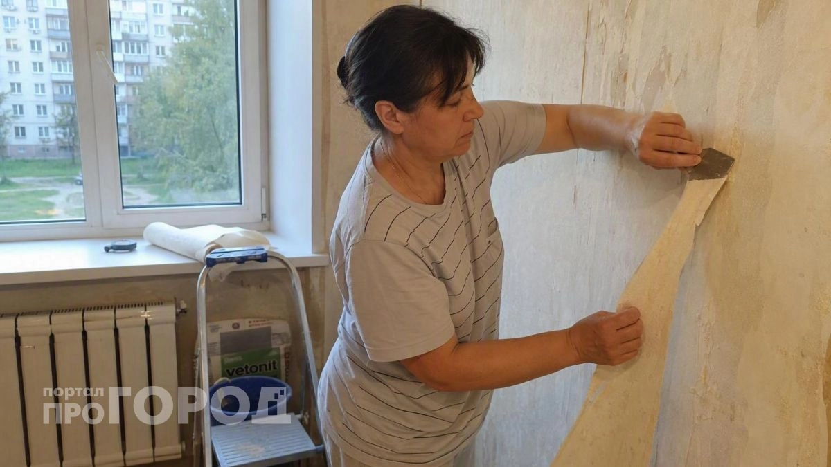 Снимаю старые обои без усилий: делюсь раствором, который растворяет клей за 5 минут