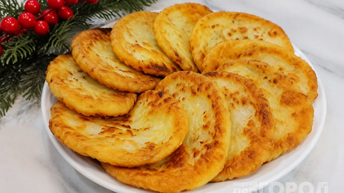 Лук уходит сетками на эту вкуснотищу: жарю золотистые лепёшки — хрустят по краям, тают в середине