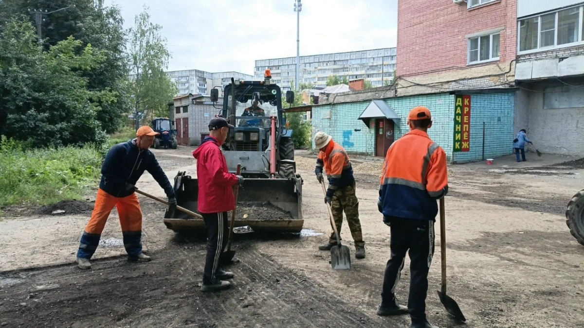 В Йошкар-Оле отремонтировали дорогу у моста и почистили ливневки