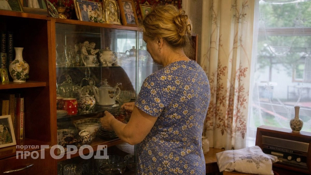 Дизайнеры охотятся за советскими сервантами: как сделать из них мебель в стиле лофт за один вечер